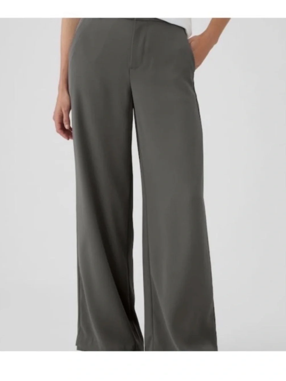 GAP- Wide Leg High-Rise Pants in Dark Gray. Size: 4 Petite